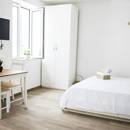 Porcavilla Apartment